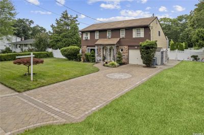 841 Spur Drive, House other with 4 bedrooms, 2 bathrooms and null parking in Bay Shore NY | Image 1