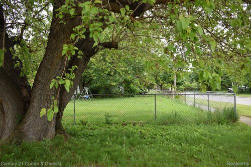 5910 N Waverly St, Dearborn Heights, MI, 48127-3227 | Card Image