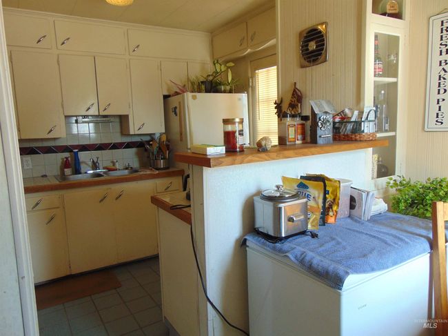 655 Sw 4 Th St, Home with 4 bedrooms, 2 bathrooms and 4 parking in Ontario OR | Image 4