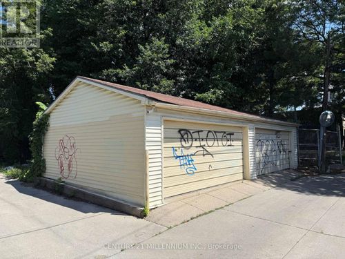 275R Lansdowne Avenue, Toronto (Little Portugal), ON, M6K2W2 | Card Image