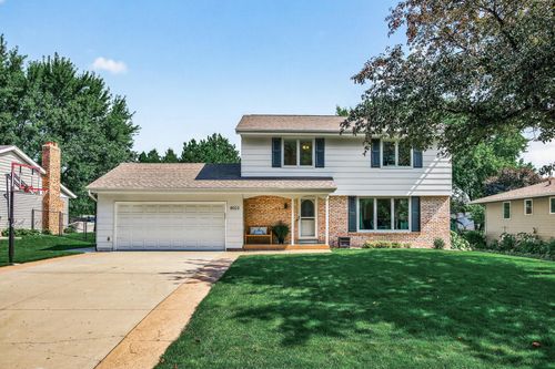 8023 Dakota Ave, Chanhassen, MN, 55317-9638 | Card Image