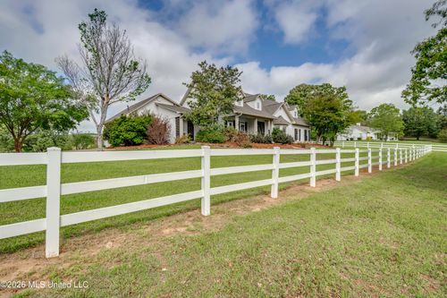 154 Oakdale Rd, Madison, MS, 39110-9076 | Card Image