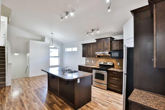 54 Sunridge Boulevard W, Home with 3 bedrooms, 3 bathrooms and 4 parking in Lethbridge AB | Image 3