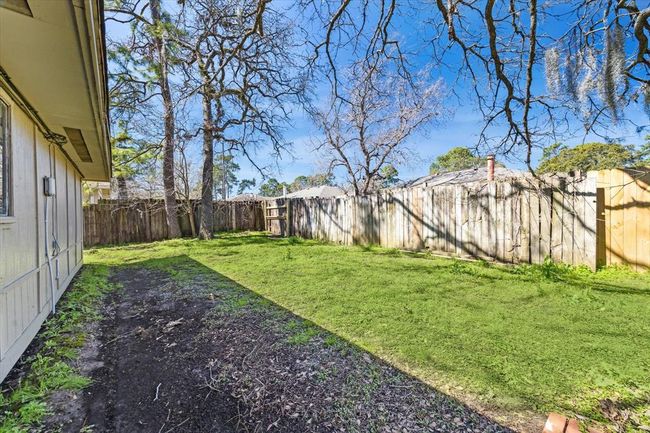 Spacious backyard! | Image 22