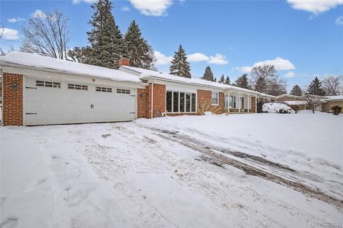 6380 Wellesley Ter, Clarkston, MI, 48346-2757 | Card Image