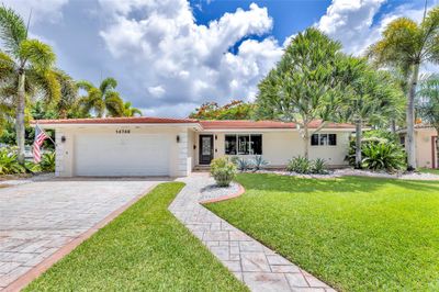 14740 Harris Pl, House other with 3 bedrooms, 2 bathrooms and null parking in Miami Lakes FL | Image 2