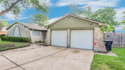 9510 Huntington Way Dr, Houston, TX, 77099-2403 | Card Image
