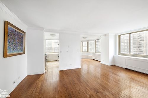 16h-30 W 63rd St, New York, NY, 10023-7116 | Card Image