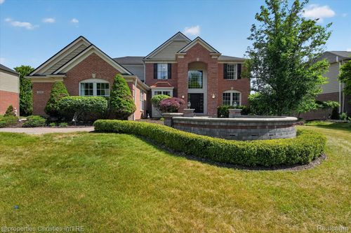 45094 Oak Forest Dr, Northville, MI, 48168-4441 | Card Image