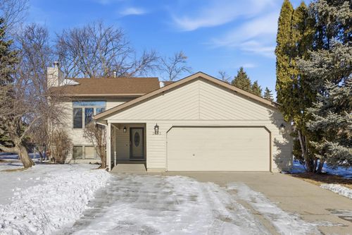 2853 26th Street Cir S, Moorhead, MN, 56560-5353 | Card Image