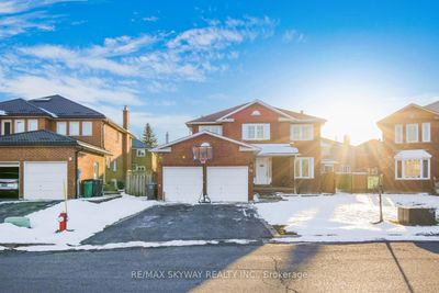 16 Ivy Lea Crt, House other with 4 bedrooms, 3 bathrooms and 6 parking in Brampton ON | Image 2