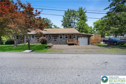 95 Young St, Williams Twp, PA, 18042-9725 | Card Image