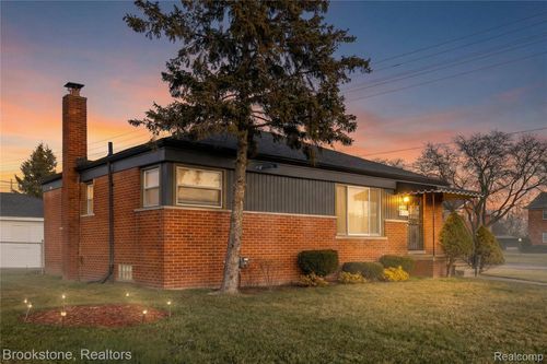 19155 Ash Ave, Eastpointe, MI, 48021-4706 | Card Image