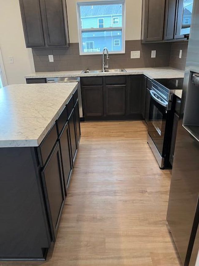 KITCHEN w/6' ISLAND | Image 21
