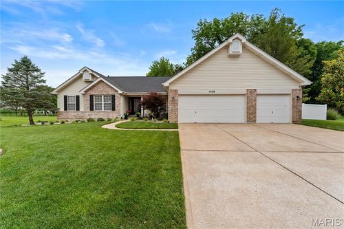 1558 Prospect Lakes Dr, Wentzville, MO, 63385-4905 | Card Image