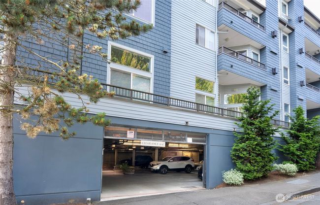 APT-302 - 9222 Roosevelt Way Ne, Condo with 2 bedrooms, 2 bathrooms and 1 parking in Seattle WA | Image 25