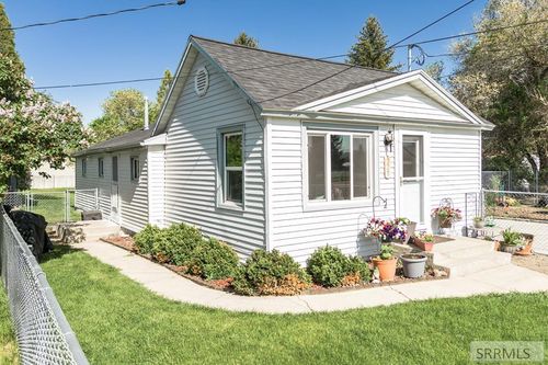 220 S 2nd E, Soda Springs, ID, 83276-1603 | Card Image