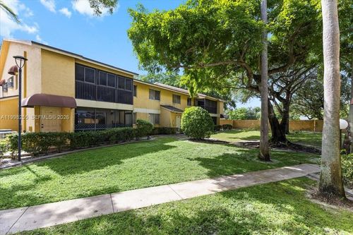 204-3047 N Oakland Forest Dr, Oakland Park, FL, 33309-7672 | Card Image