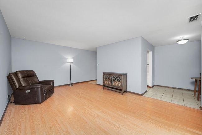 APT-1-16B - 2287 Country Club Dr, Condo with 1 bedrooms, 1 bathrooms and 2 parking in Woodridge IL | Image 9