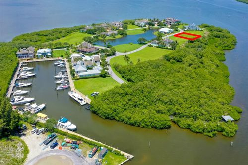 9260 E Marsh Island Dr, Vero Beach, FL, 32963-9535 | Card Image