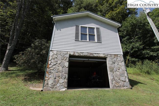 581 N Fork New River Rd, House other with 4 bedrooms, 3 bathrooms and null parking in Lansing NC | Image 23
