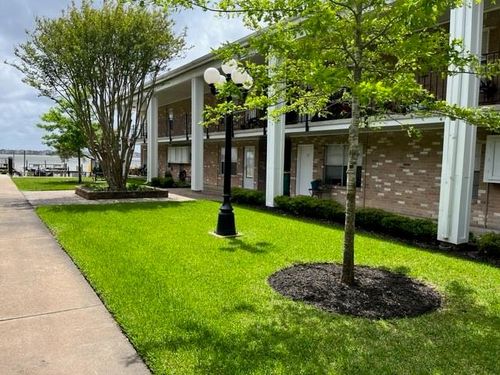 apt-62-3535 Nasa Pkwy, Seabrook, TX, 77586-6422 | Card Image