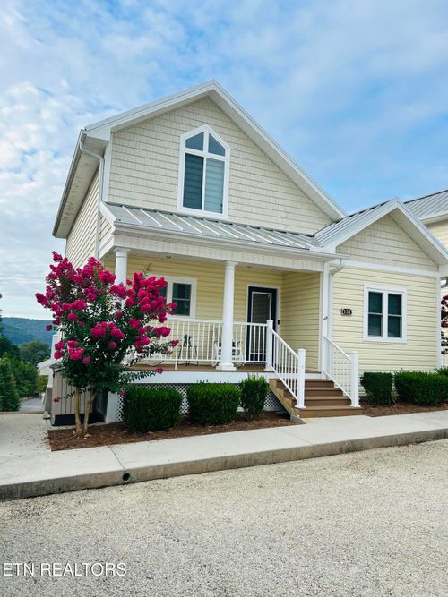 b-131 N Deer Village Ln, La Follette, TN, 37766-5602 | Card Image