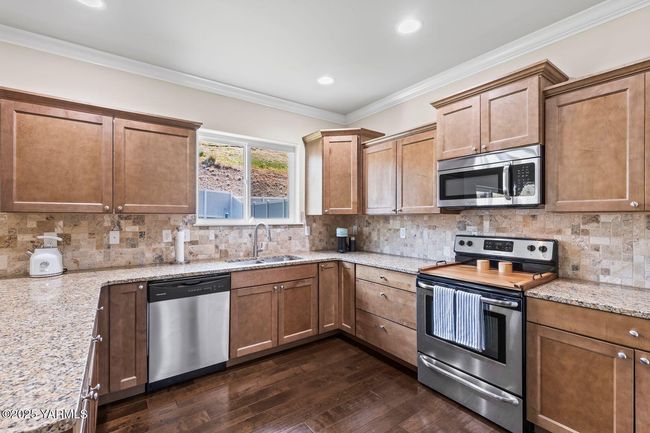 Kitchen | Image 10
