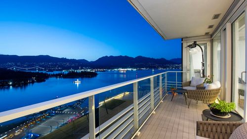 {{alt}} | Card Image