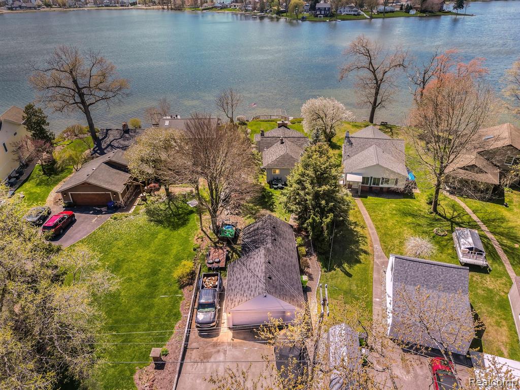 Cooley Beach Dr, White Lake, MI 48386