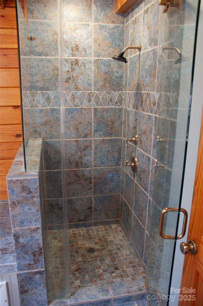 Primary Bathroom | Image 16