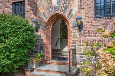 Entrance of Unit H22 (elevator building). | Image 3