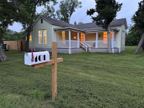 401 Shaw St, Taylor, TX, 76574-2869 | Card Image