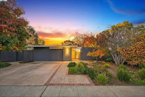 3482 Kenneth Dr, Palo Alto, CA, 94303-4218 | Card Image