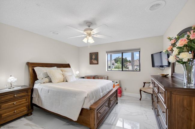 6858 Fountains Cir, Condo with 3 bedrooms, 3 bathrooms and null parking in Lake Worth FL | Image 44