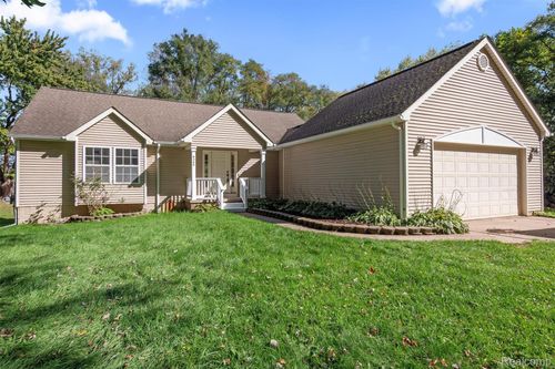 9266 Hillcrest, Clarkston, MI, 48348-4300 | Card Image