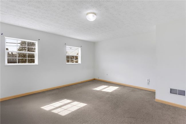 Upper level bedroom. | Image 17