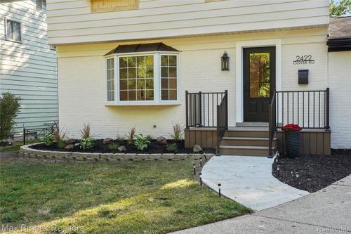 2422 Oliver Rd, Royal Oak, MI, 48073-3127 | Card Image