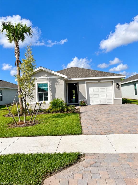 Residential Lease in LEHIGH ACRES