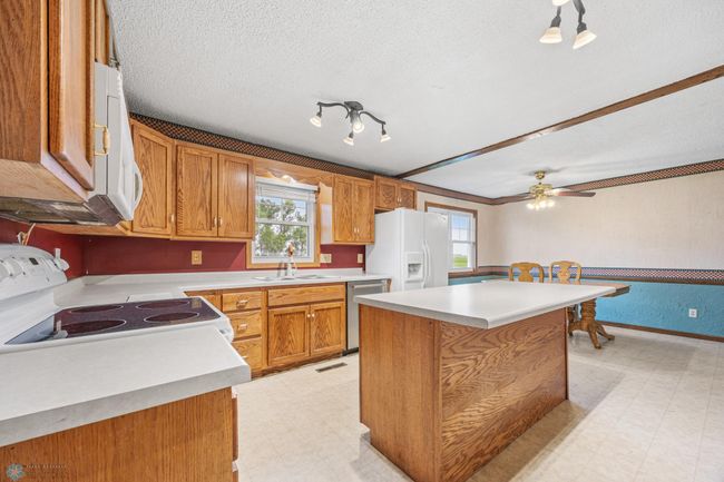 Kitchen | Image 12