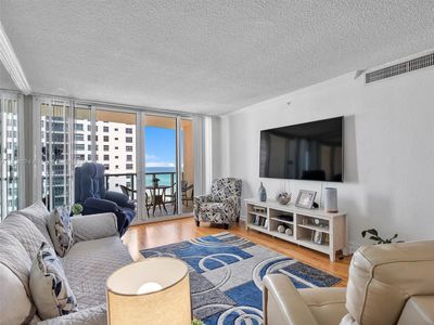 1108 - 2501 S Ocean Dr, Condo with 1 bedrooms, 1 bathrooms and null parking in Hollywood FL | Image 3