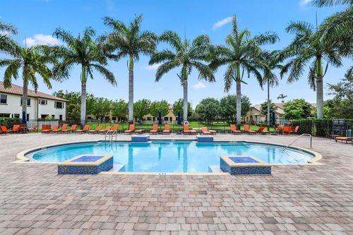 807 E Village Cir, Davie, FL, 33325-4429 | Card Image