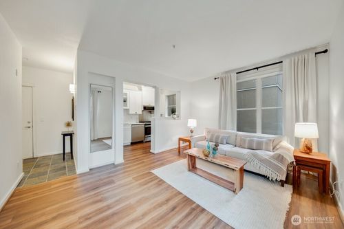 203-10042 Main St, Bellevue, WA, 98004-6027 | Card Image