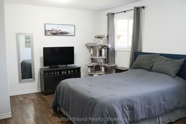 31 Yonge St S, House other with 4 bedrooms, 2 bathrooms and 4 parking in Tara ON | Image 27