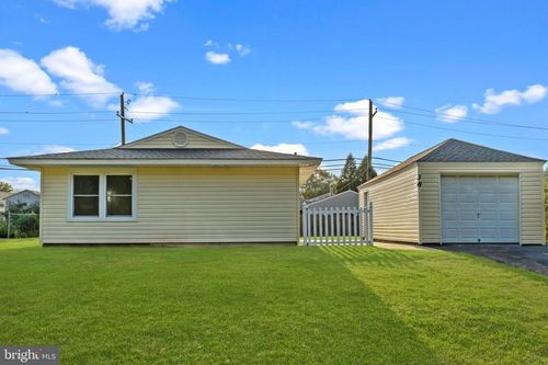 38 Indian Creek Dr, LEVITTOWN, PA, 19057-2229 | Card Image