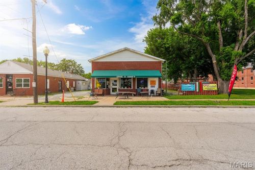 931 Niedringhaus Ave, Granite City, IL, 62040-3140 | Card Image