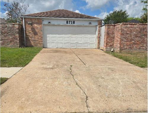 8718 Brummel Dr, Houston, TX, 77099-1118 | Card Image