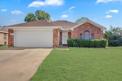 1529 Creekstone Ct, Fort Worth, TX, 76112-4639 | Card Image