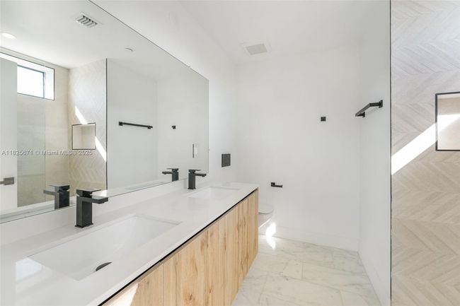 3349 - 3345 Sw 22 Nd Ter, Townhouse with 3 bedrooms, 3 bathrooms and null parking in Miami FL | Image 7