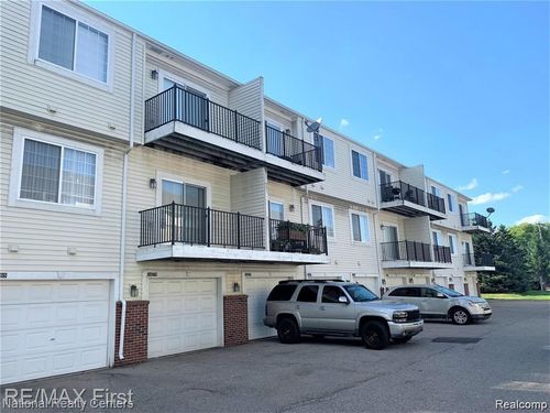 14579 Vauxhall Dr, Sterling Heights, MI, 48313-2740 | Card Image